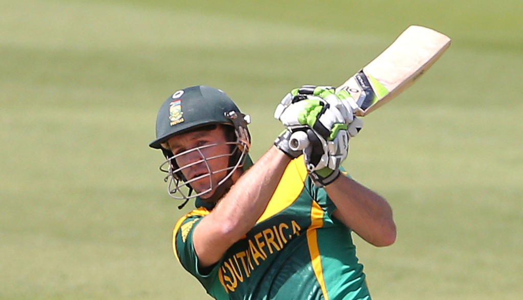 De Villiers hits fifty in no result
