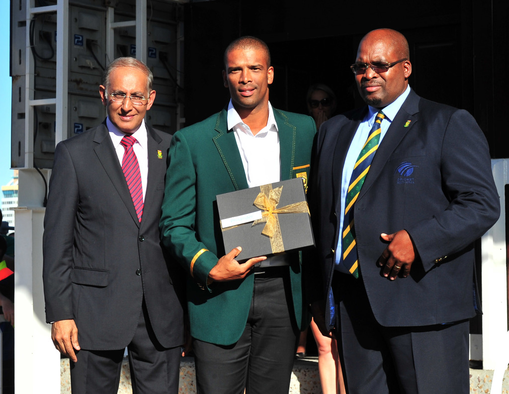 Lorgat 'forced Philander selection with SMS'