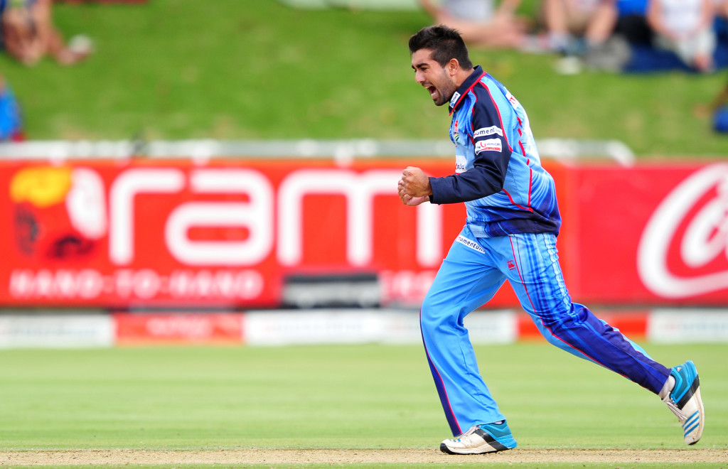 Shamsi spins Titans to victory