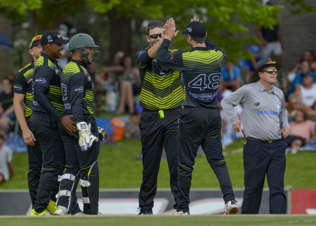 Bowlers trounce Knights