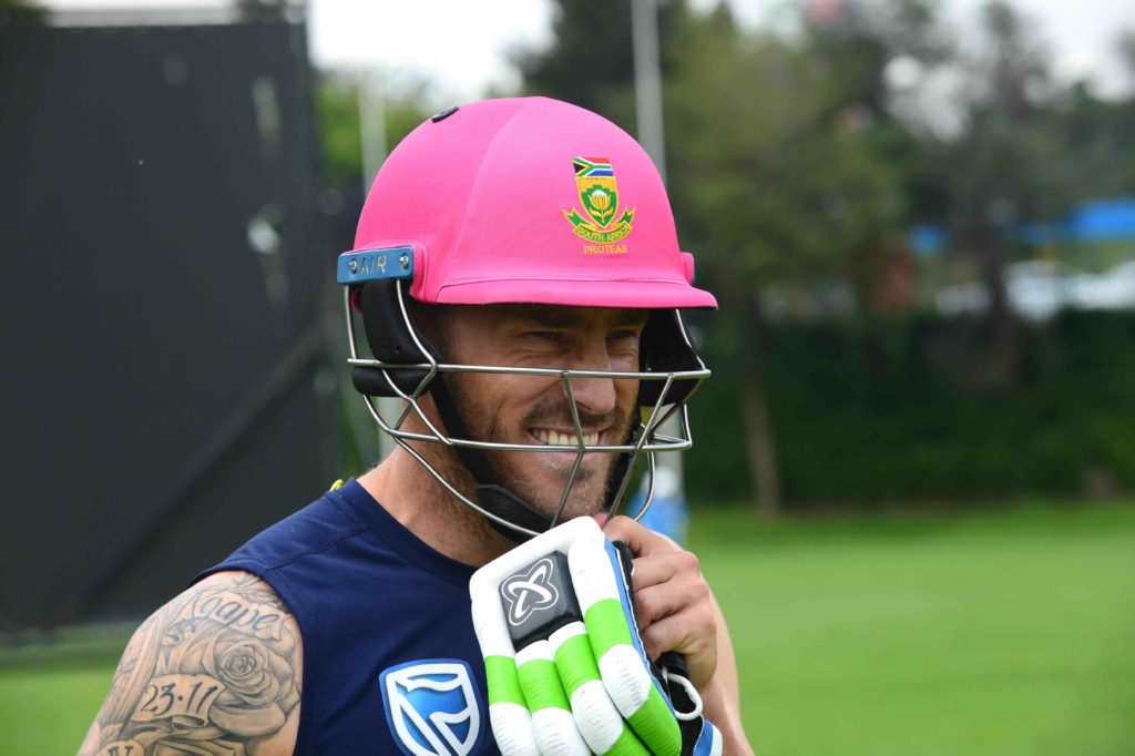 Proteas bowl in Faf's 100th