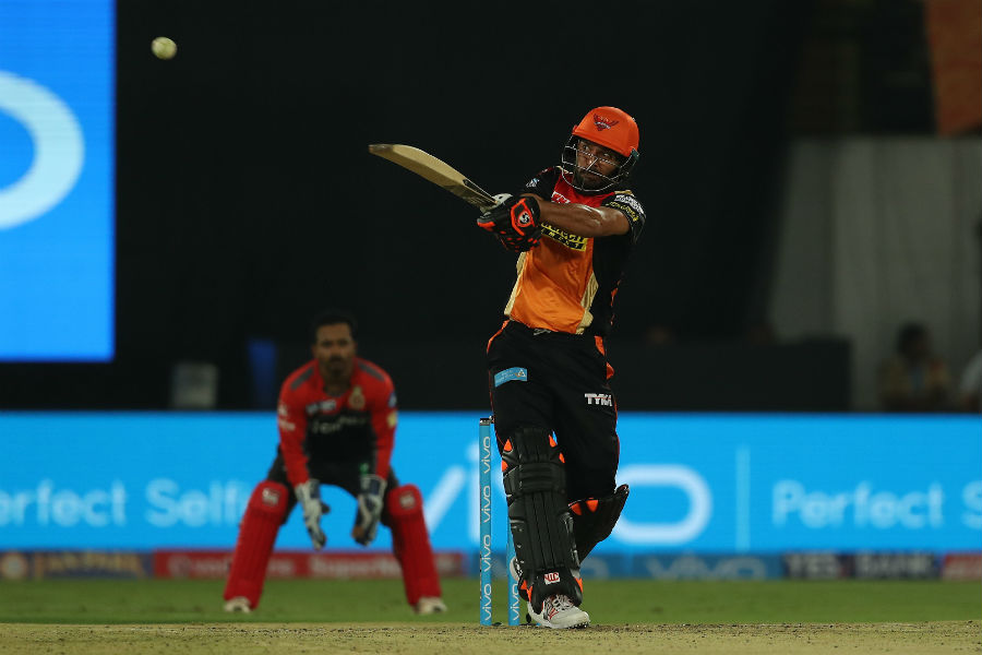 Sunrisers outmuscle RCB in opener