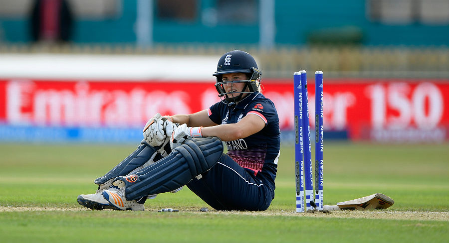 Hosts England fall to opening defeat