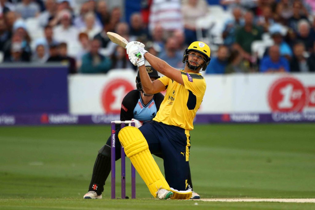 Rossouw fires Hampshire to victory