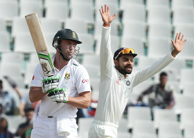 Virat Kohli appeals for AB de Villiers' wicket