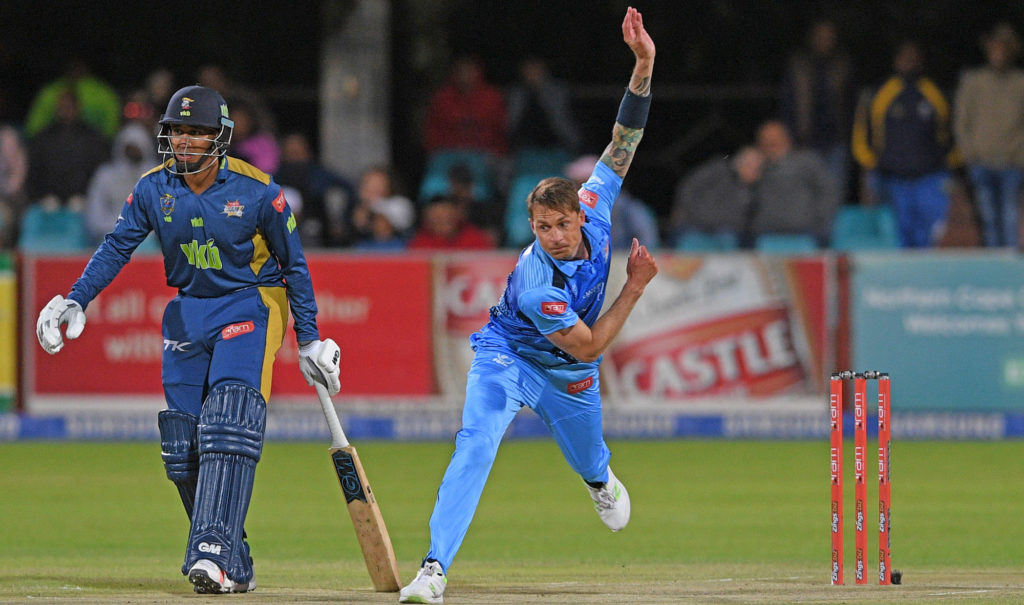 Steyn nabs one as Titans cruise to victory