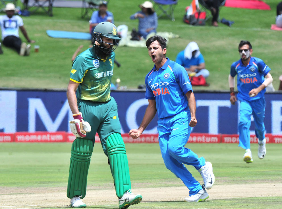 India squeeze brittle Proteas