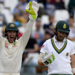 Starc out, Faf elects to bat