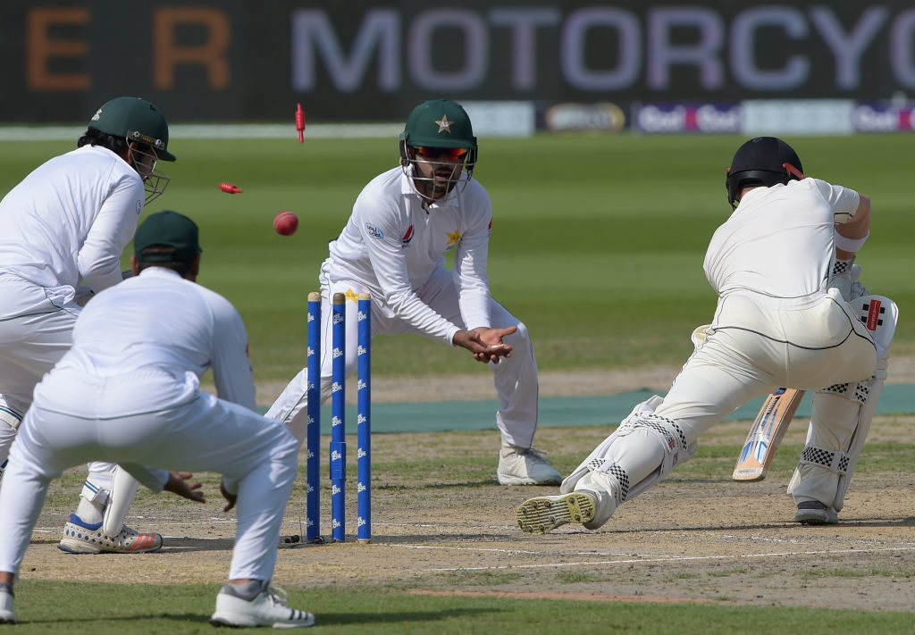 Pakistan roll 12 Black Caps in one day