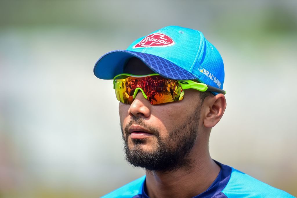 I won't be distracted by politics - Mortaza