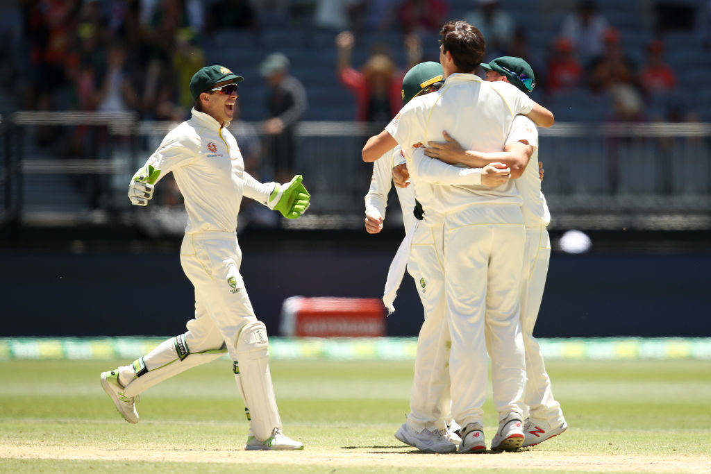 Australia square up series as India crumble