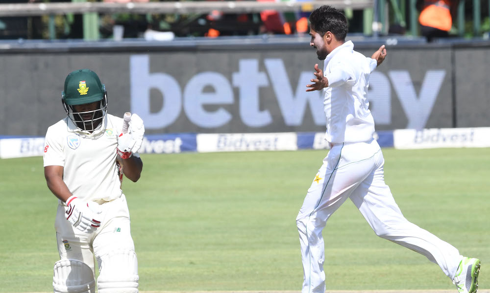 Pakistan pace ace quits Test cricket