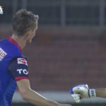 Morris’ friendly gesture to Dhoni