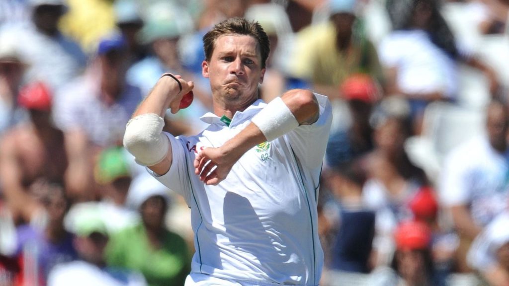 CAPE TOWN, SOUTH AFRICA - JANUARY 03: Dale Steyn of South Africa bowling during day 2 of the 3rd Test match between South Africa and India at Newlands Stadium on January 03, 2011 in Cape Town, South Africa. (Photo by Duif du Toit / Gallo Images / Getty Images)
