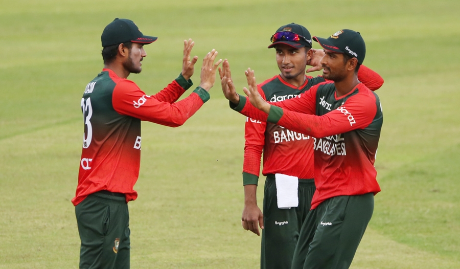 Bangladesh celebrate wicket NZ