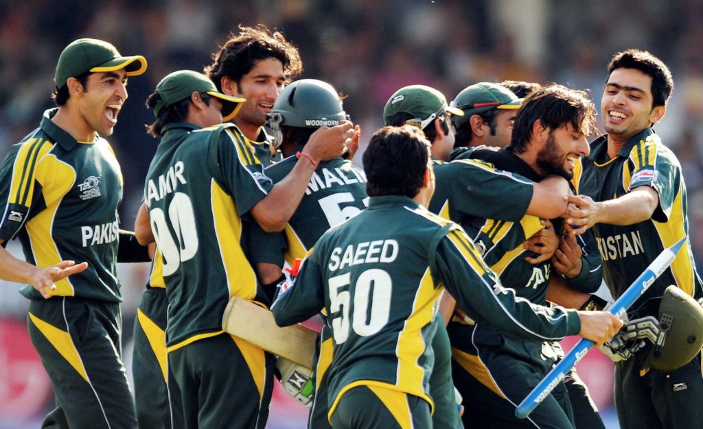 Pakistan celebrate T20 2009 win