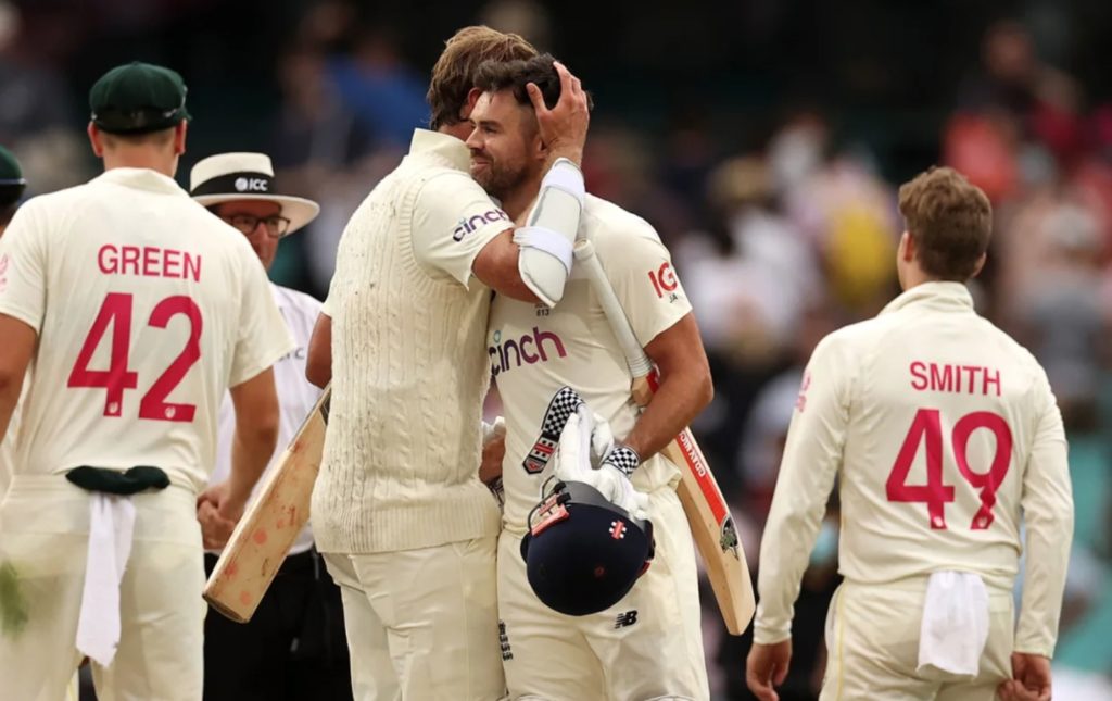 Jimmy Anderson Stuart Broad embrace