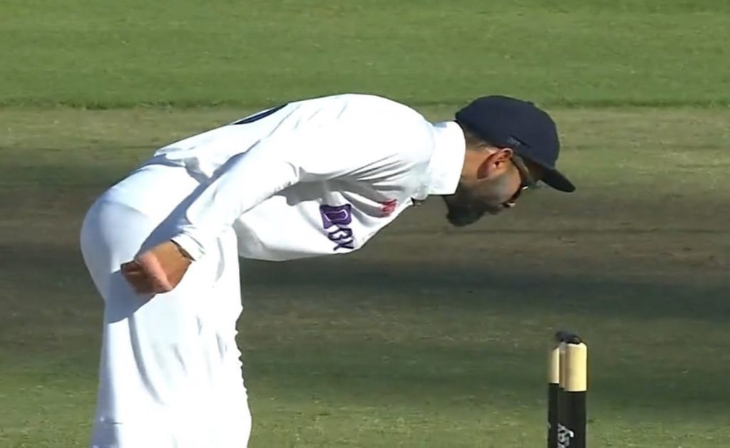 Virat Kohli shouts stump mic