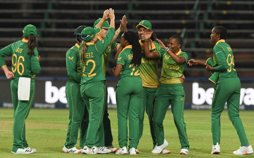 Proteas Women celebrate wicket 3 Feb 22