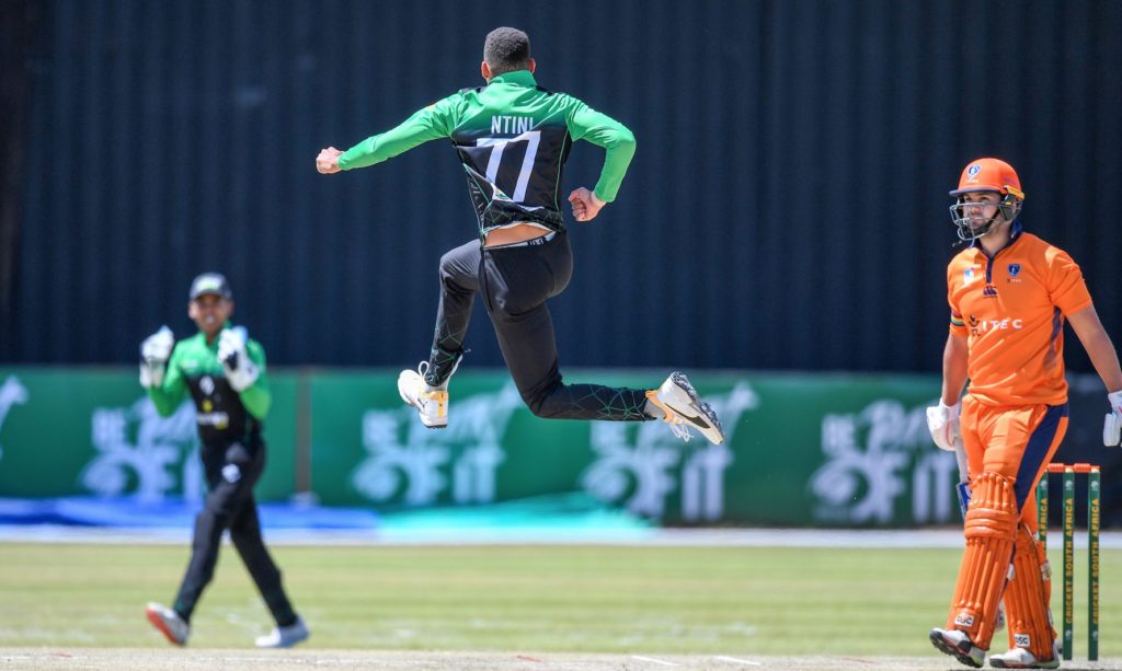 Thando Ntini Dolphins wicket T20