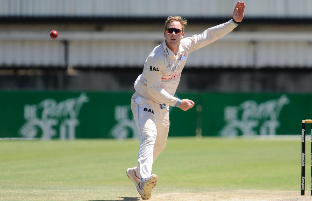 Simon Harmer bowls Titans