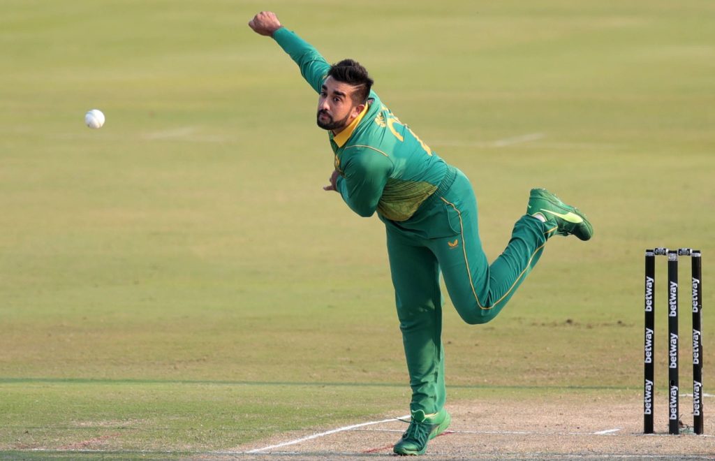 Tabraiz Shamsi bowls Proteas