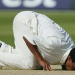 Makhaya Ntini kisses Lord's pitch