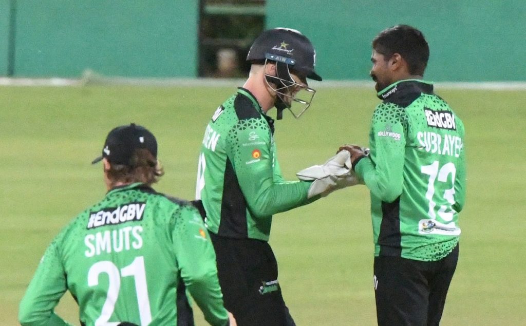 Dolphins celebrate wicket 29 Oct 2022