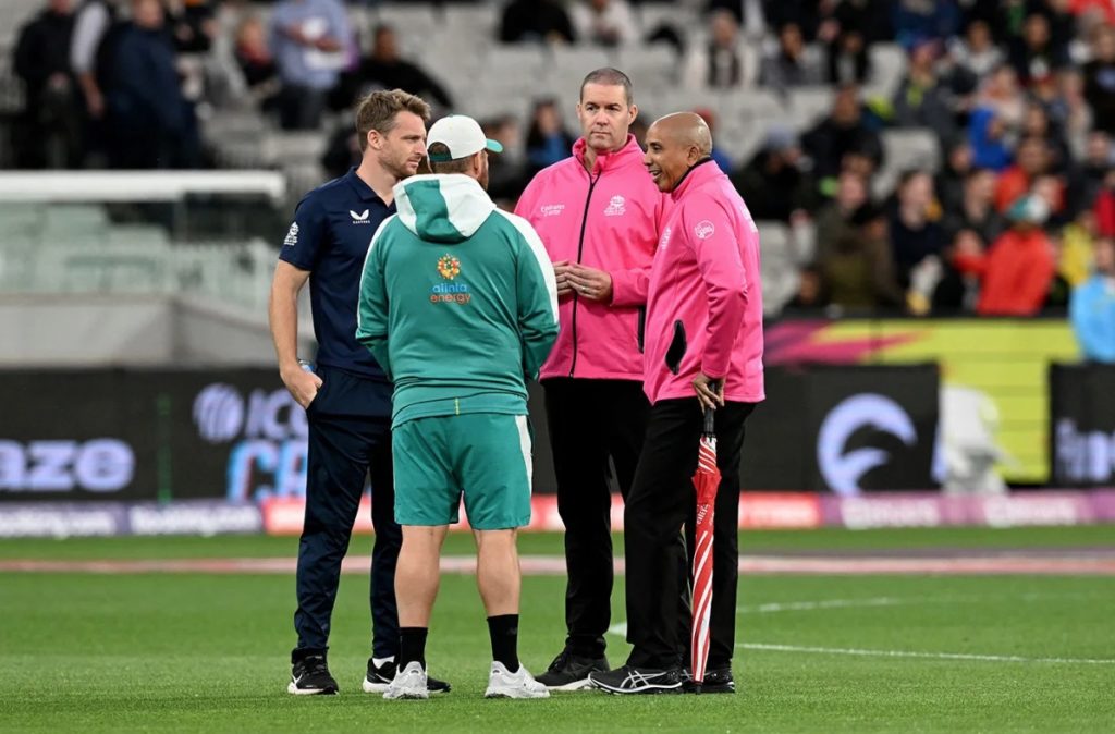 Jos Buttler and Aaron Finch chat with the umpires