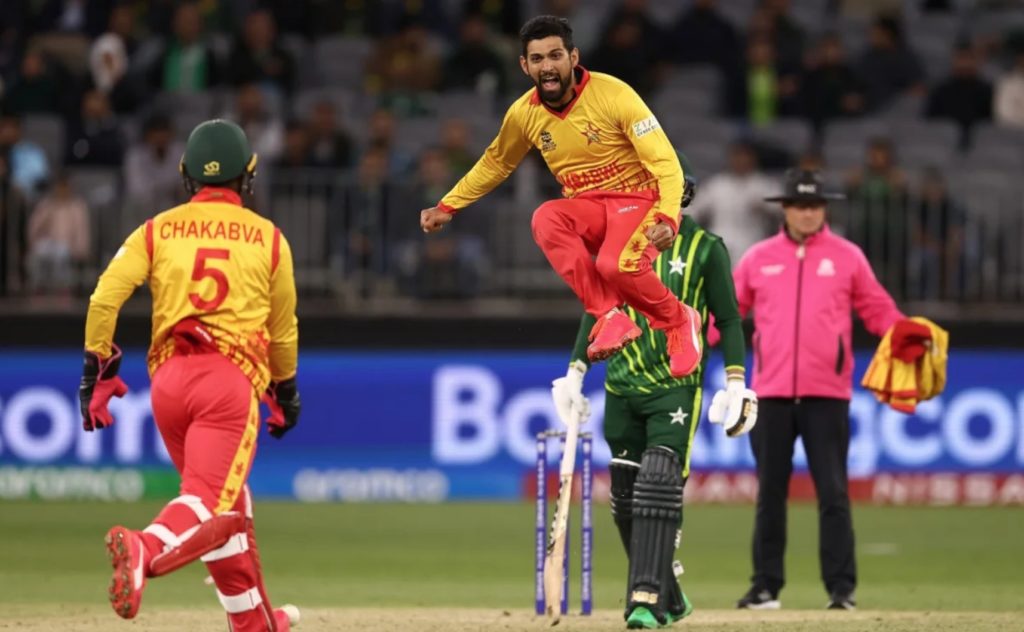 Sikandar Raza Zimbabwe jumps 27 Oct 2022