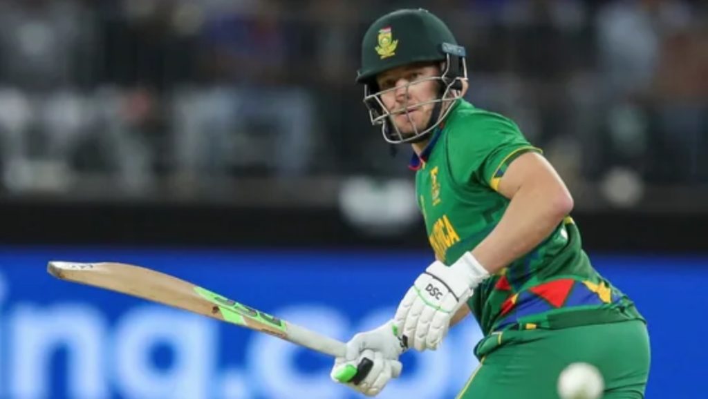 David Miller Proteas watches ball