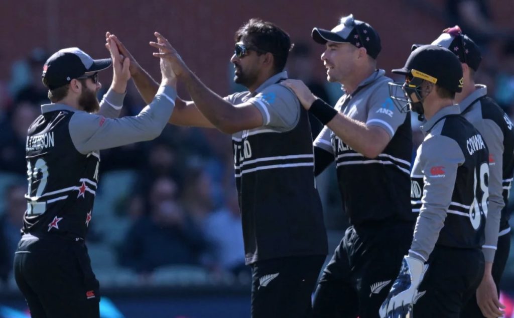 New Zealand celebrate wicket 4 Nov 2022