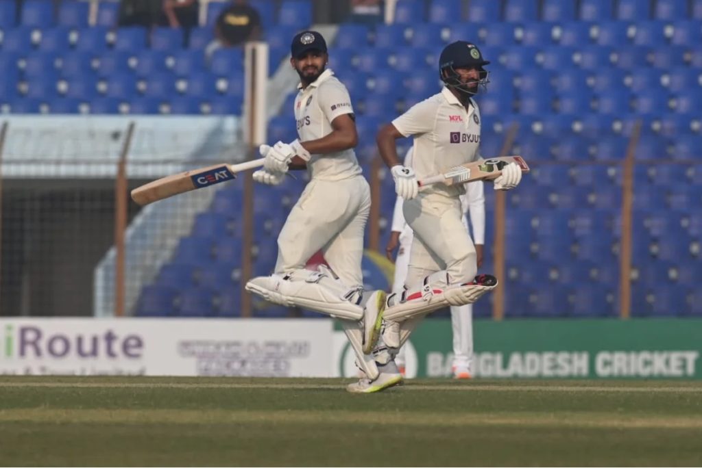 Cheteshwar Pujara and Shreyas Iyer put on a century stand