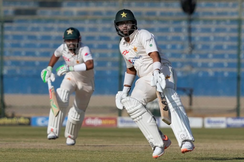 Imam ul-Haq and Babar Azam run between the wickets