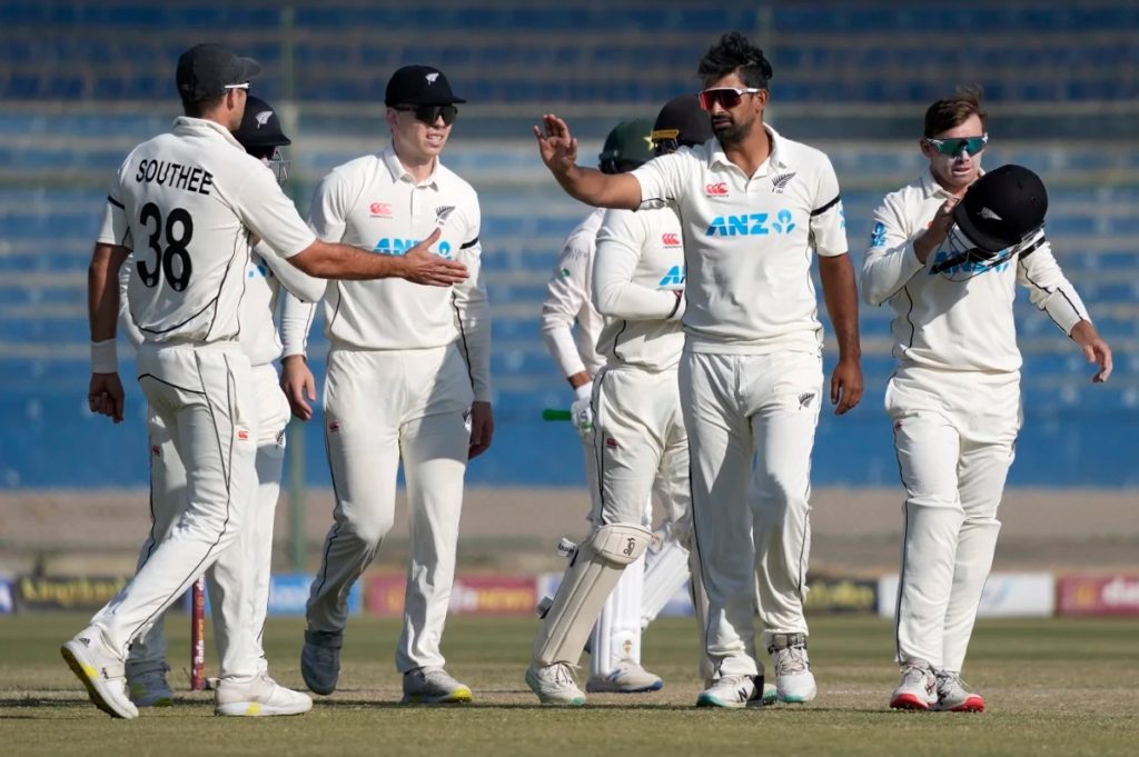 New Zealand celebrate a Pakistan wicket