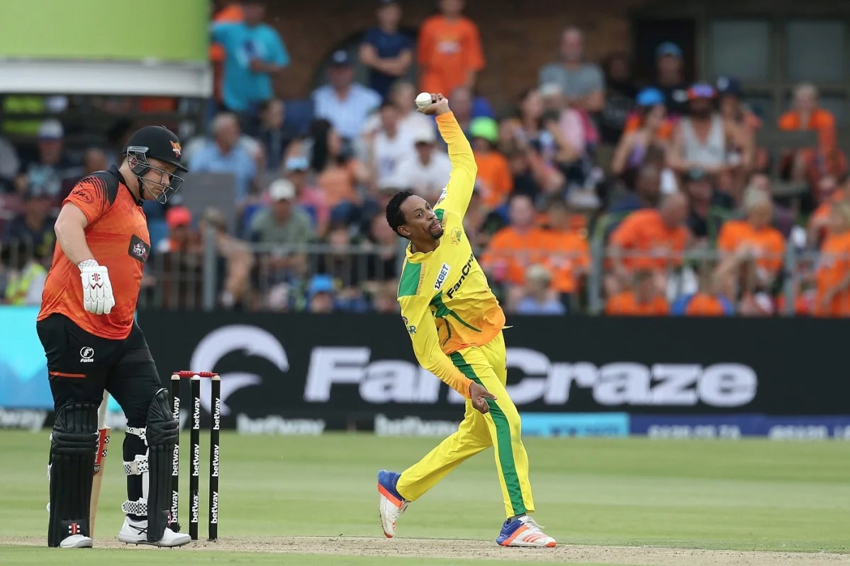 Joburg Super Kings Aaron Phangiso bowling action