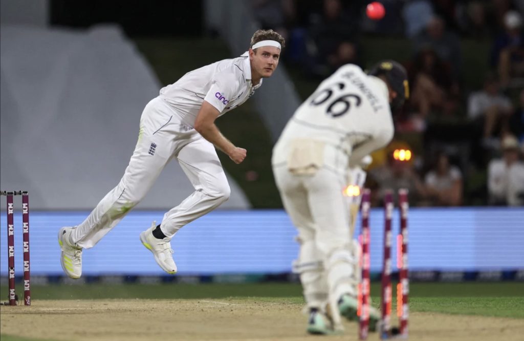 Stuart Broad bowls Tom Blundell 18 Feb 2023