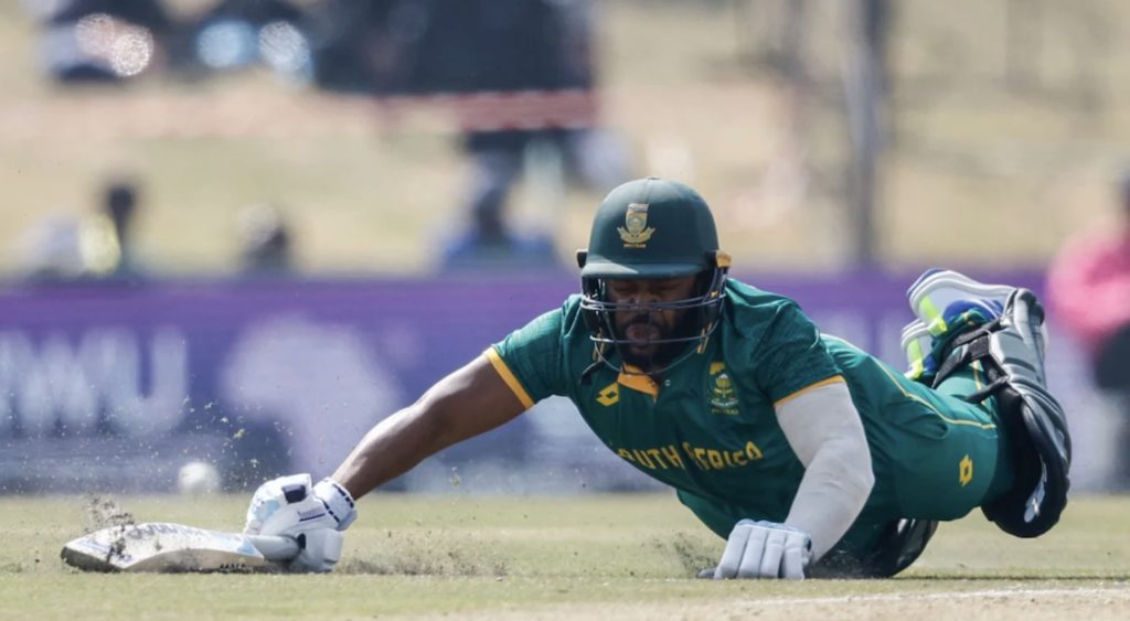 Temba Bavuma dives crease