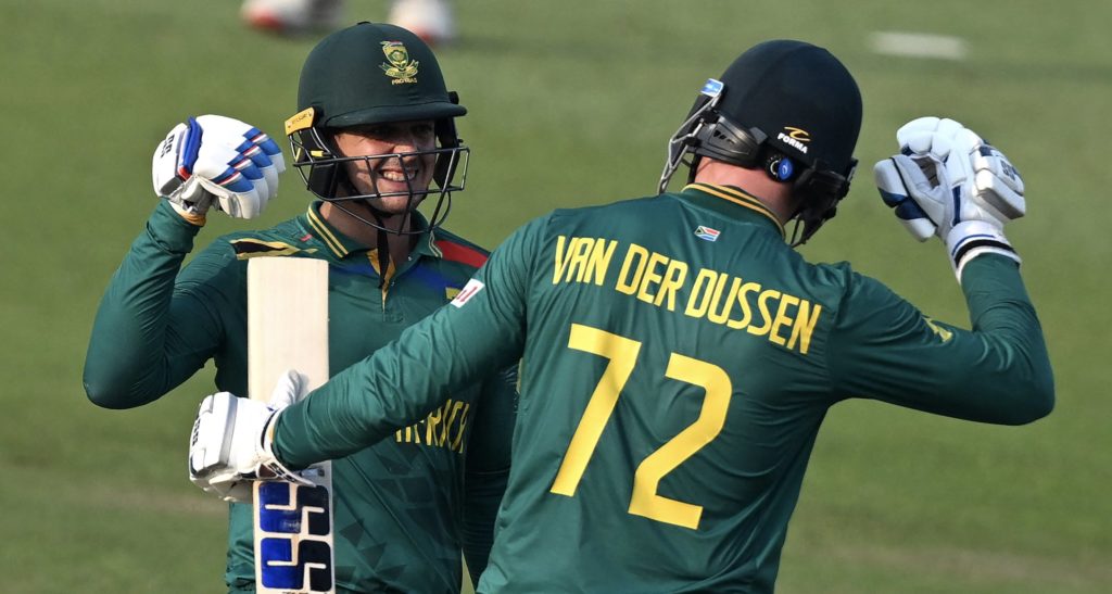 Quinton de Kock Rassie van der Dussen 1 Nov 2023 Indranil Mukherjee:AFP