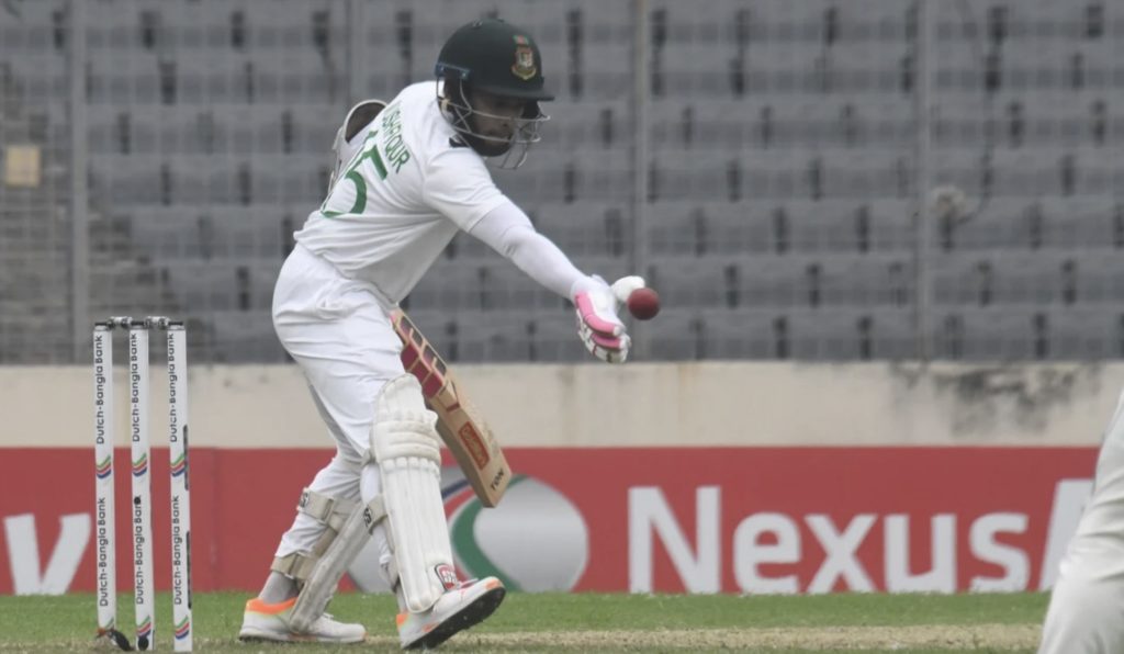 Mushfiqur Rahim handles ball