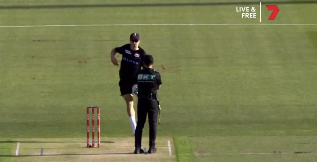 Curran regrets intimidating umpire