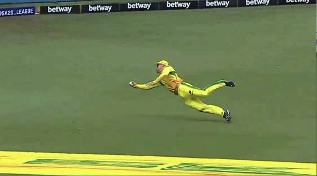 Watch: Faf blinder sends Brevis packing