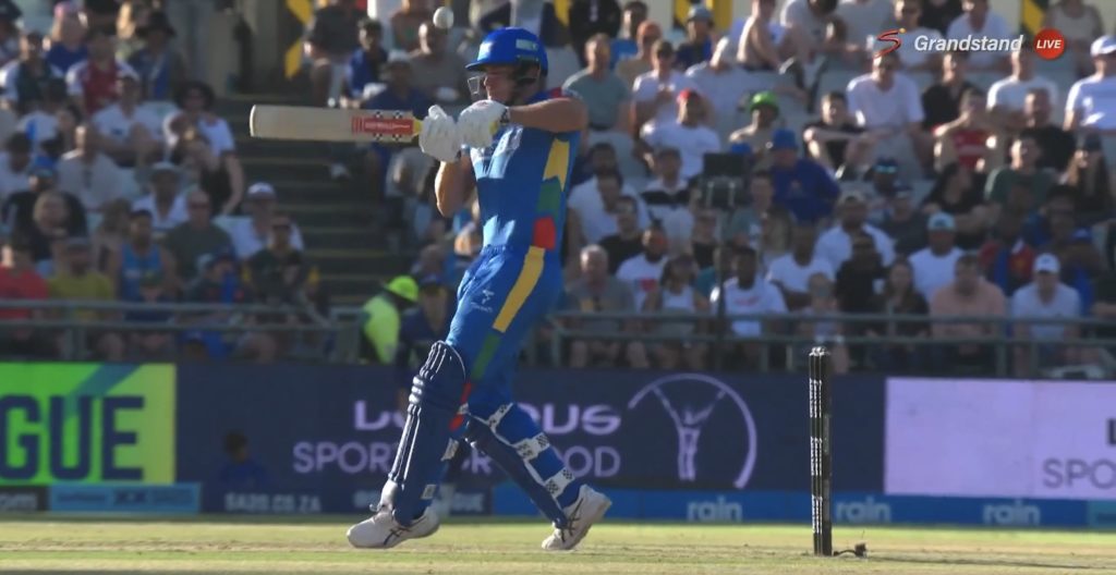 Watch: Freak dismissal in SA20