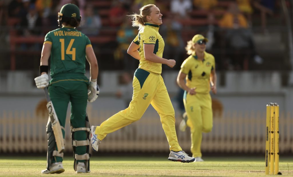 Kim Garth Laura Wolvaardt 10 Feb 2024 Cameron Spencer Getty Images