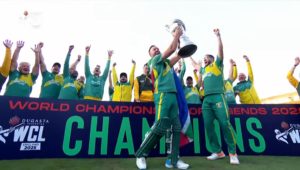 AB de Villiers WCL trophy