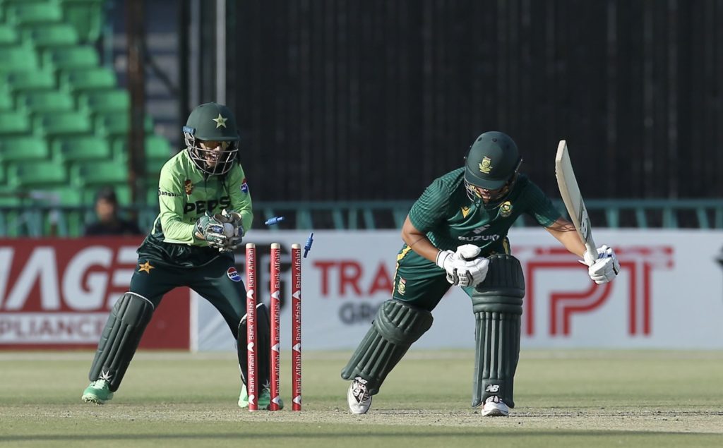 Proteas Women bowled 22 Sep 2025 @TheRealPCB X