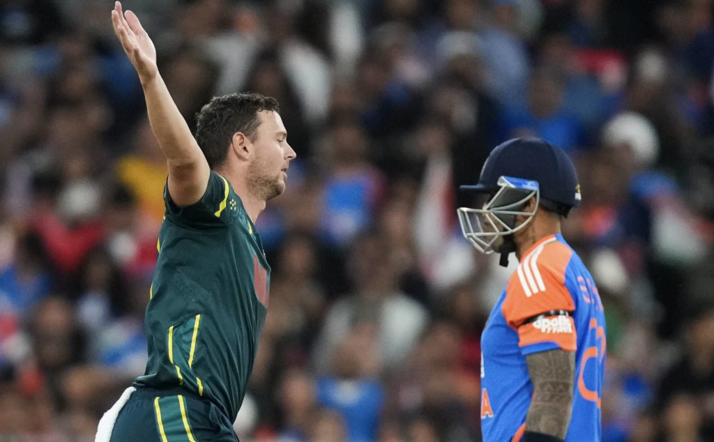 Josh Hazlewood Suryakumar Yadav 31 October 2025 Asanka Ratnayake Getty Images