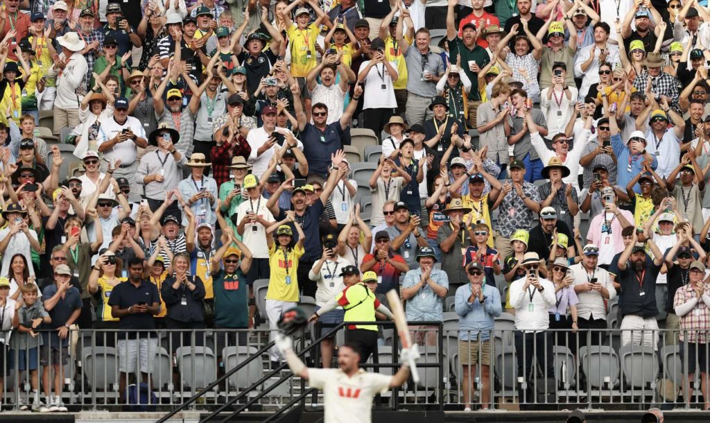 Travis Head crowd 22 Nov 2025 Cameron Spencer Getty Images