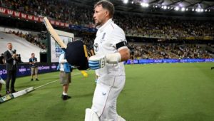 BRISBANE, AUSTRALIA - DECEMBER 04: Joe Root of England salutes the crowd at stumps on day one of the Second 2025/26 Ashes Series Test Match between Australia and England at The Gabba on December 04, 2025 in Brisbane, Australia. (Photo by Gareth Copley/Getty Images)
