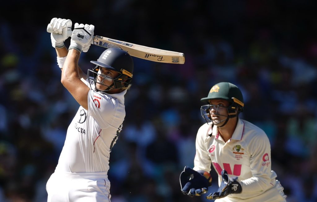 Jacob Bethell batting 7 Jan 2026 Darrian Traynor Getty Images